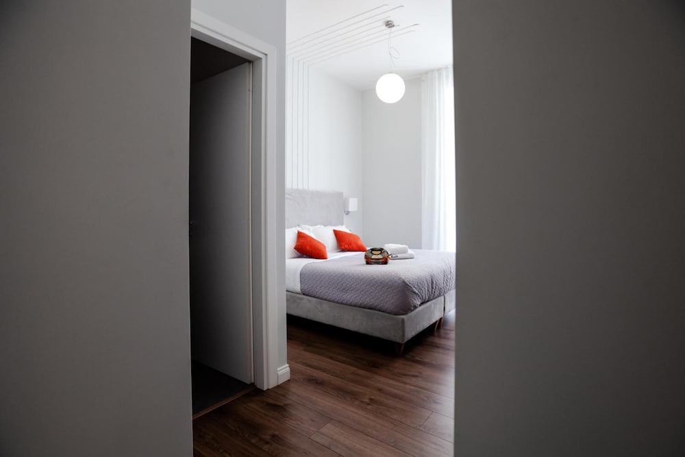 Фото Eighty Four Luxury Rooms