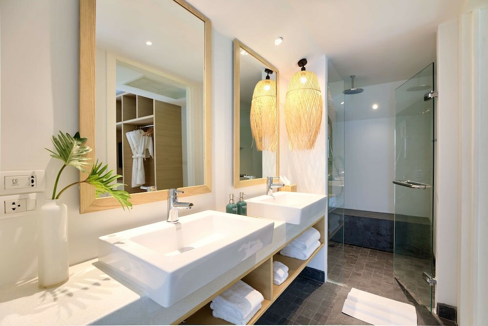 Фото Outrigger Surin Beach Resort