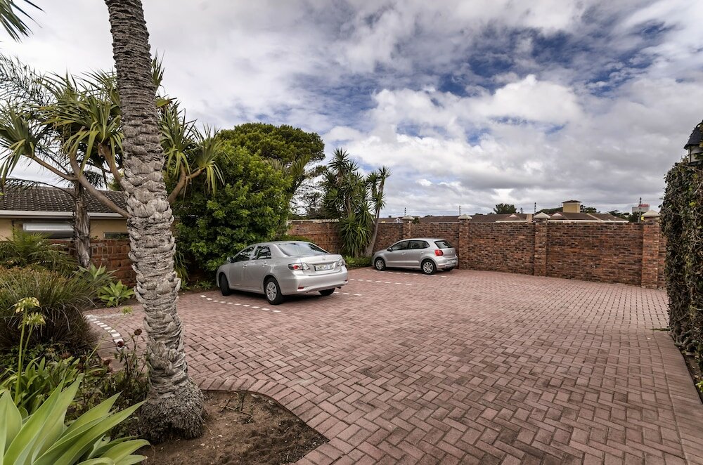 Фото Admiral's Lodge Guest House B & B