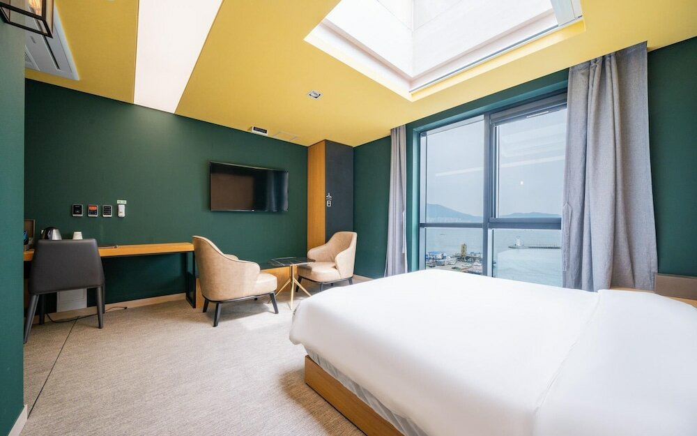 Фото Changwon Jinhae Lewis Hotel