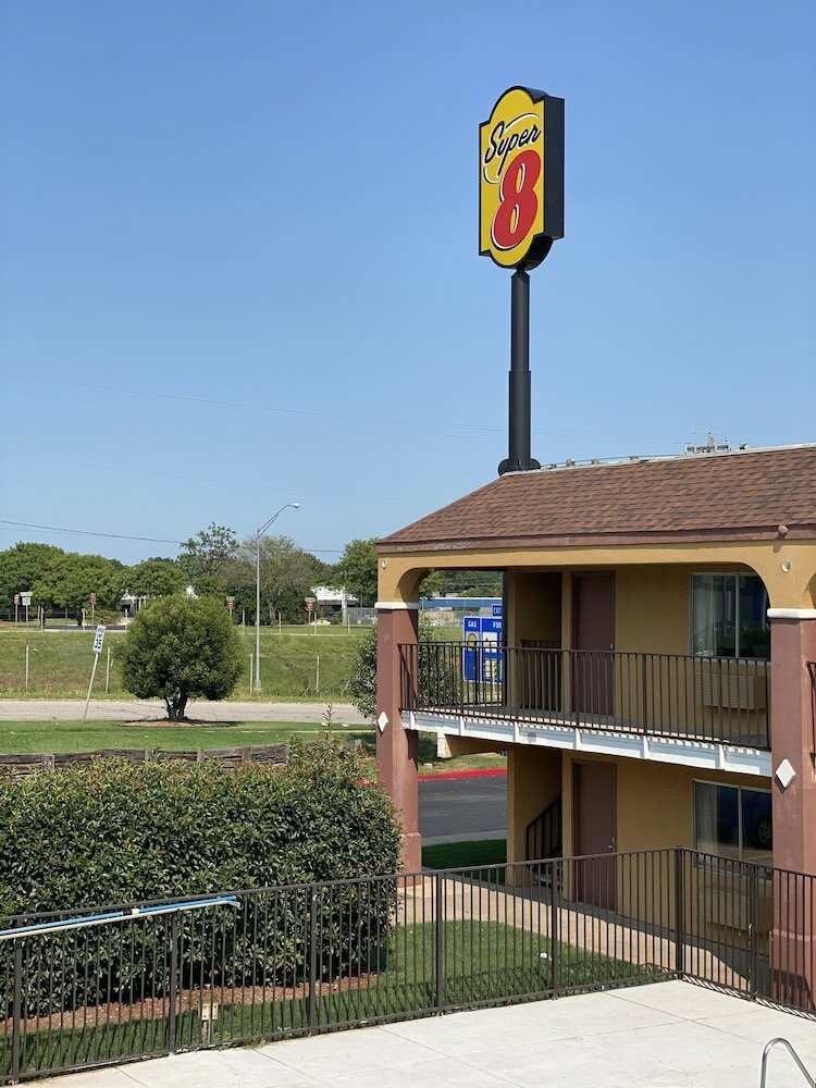 Фото Super 8 by Wyndham Midwest City Ok