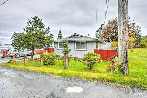 Гостиница Walkable Sitka Getaway w Community Perks! в Ситке