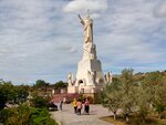 Часовня Троицы Живоначальной при Петропавловской церкви в Ессентуках (Ставропольский край, городской округ Ессентуки), часовня, памятный крест в Ессентуках