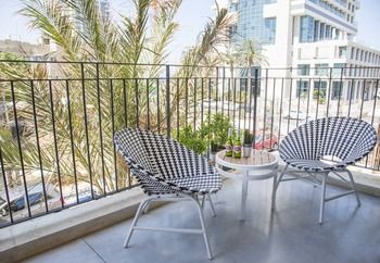 Фото The Promenade Art