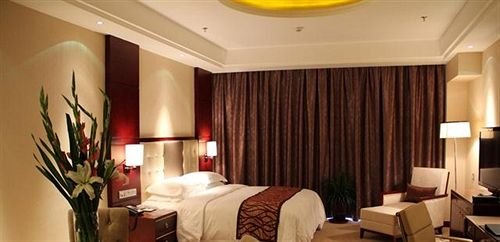 Фото Northwest Petroleum Hotel