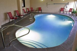 Гостиница La Quinta Inn & Suites by Wyndham Louisville East