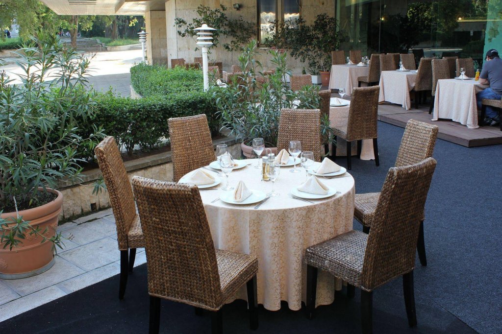 Фото Grand Hotel Shumen