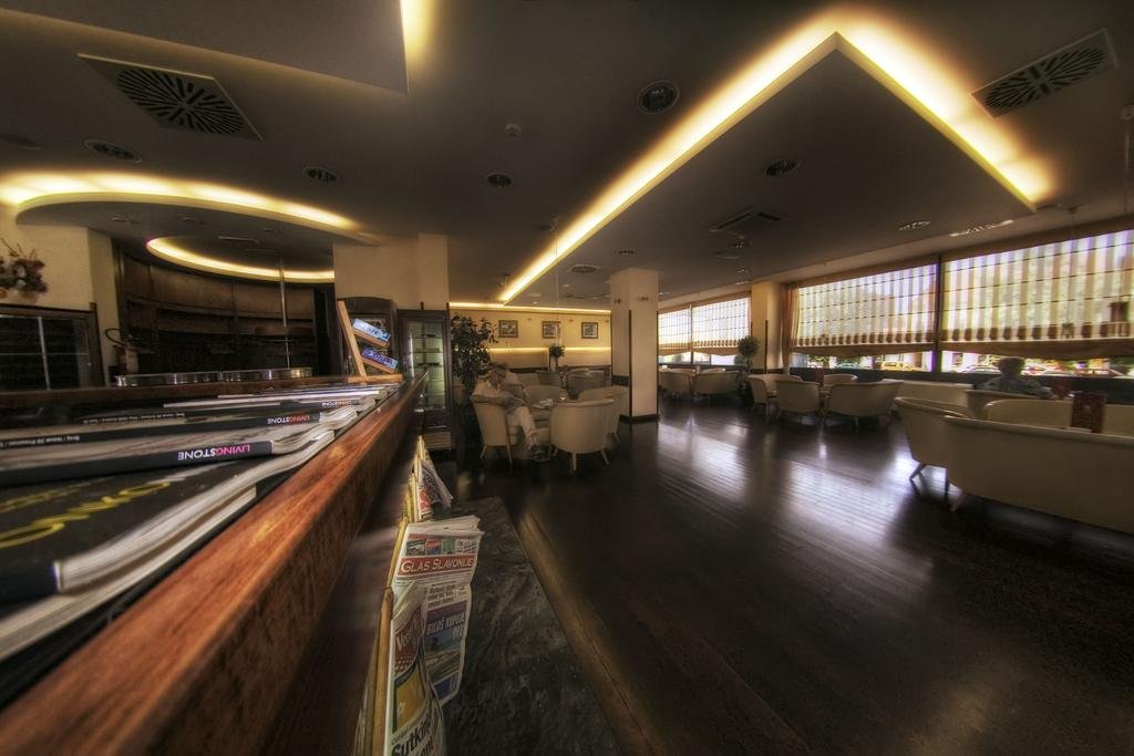 Фото Hotel Lav Vukovar