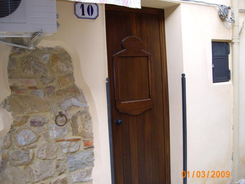 Фото Ypsigro House