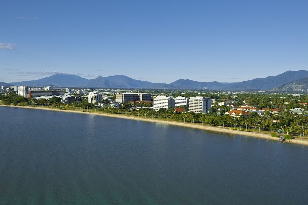 Фото Cairns Harbourside Hotel