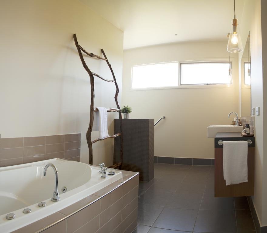 Фото Lakeside Villas at Crittenden Estate