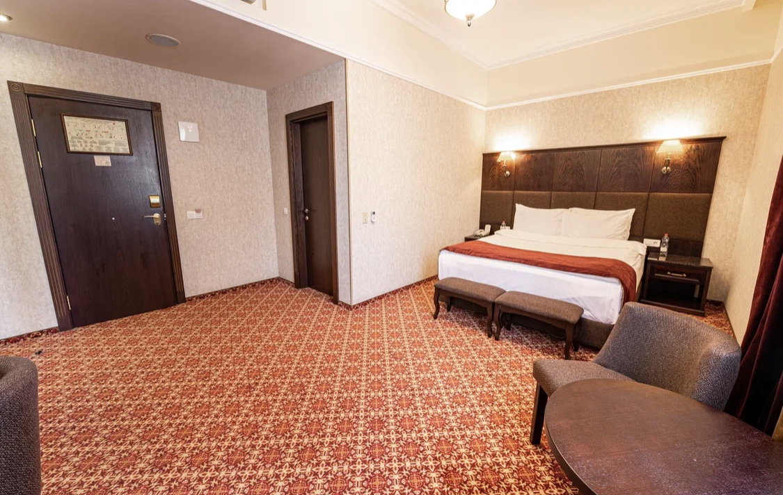 Фото Атташе