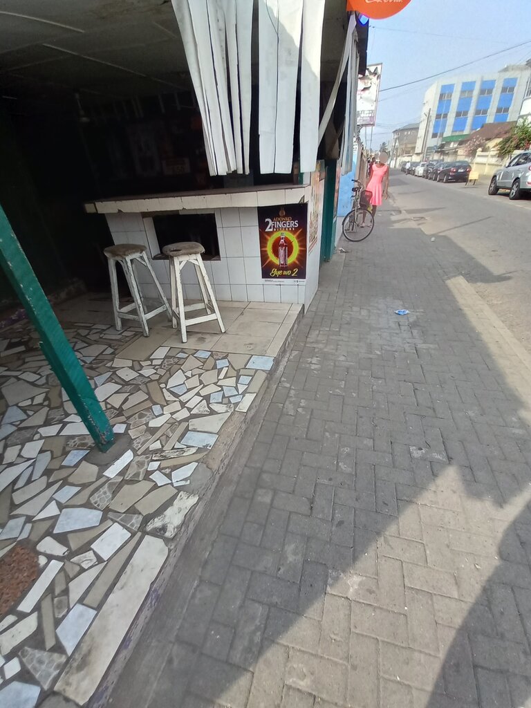 Bar, pub Eflo, Accra, photo