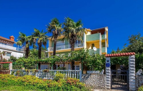 Гостиница Awesome Home in Crikvenica With Wifi and 3 Bedrooms в Цриквенице