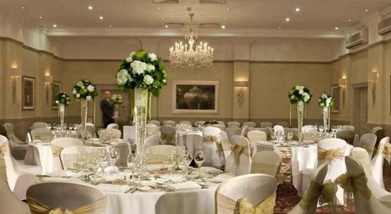 Гостиница Hendon Hall в Лондоне