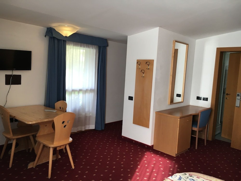 Фото Hotel Garni Enrosadira