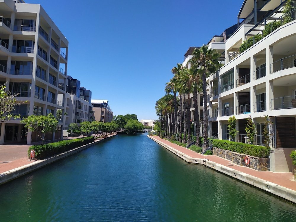 Hotel Luxury Three Bedroom Apartment - Fully Furnished and Equipped, Capetown, photo