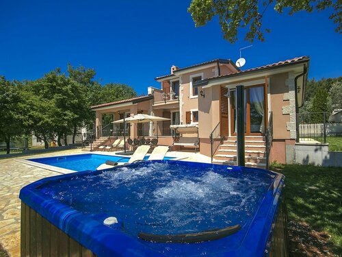 Гостиница Luxury Villa in Fuškulin with Swimming Pool & Hot Tub