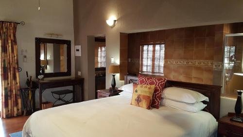 Фото Whispering Pines Country Estate