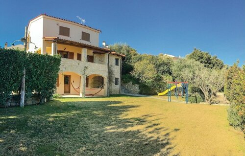 Жильё посуточно Amazing Home in Aigio With Outdoor Swimming Pool, Wifi and 3 Bedrooms