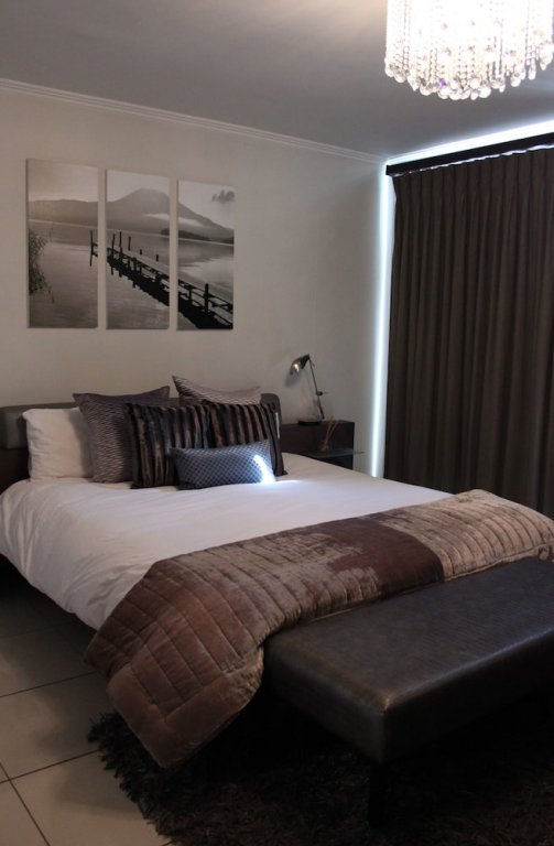 Фото The Nicol Hotel and Apartments