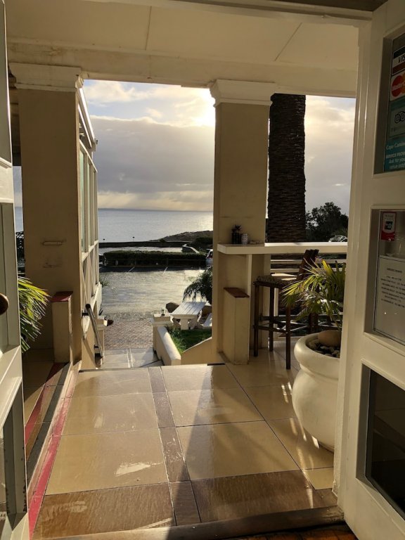 Фото Boulders Beach Hotel