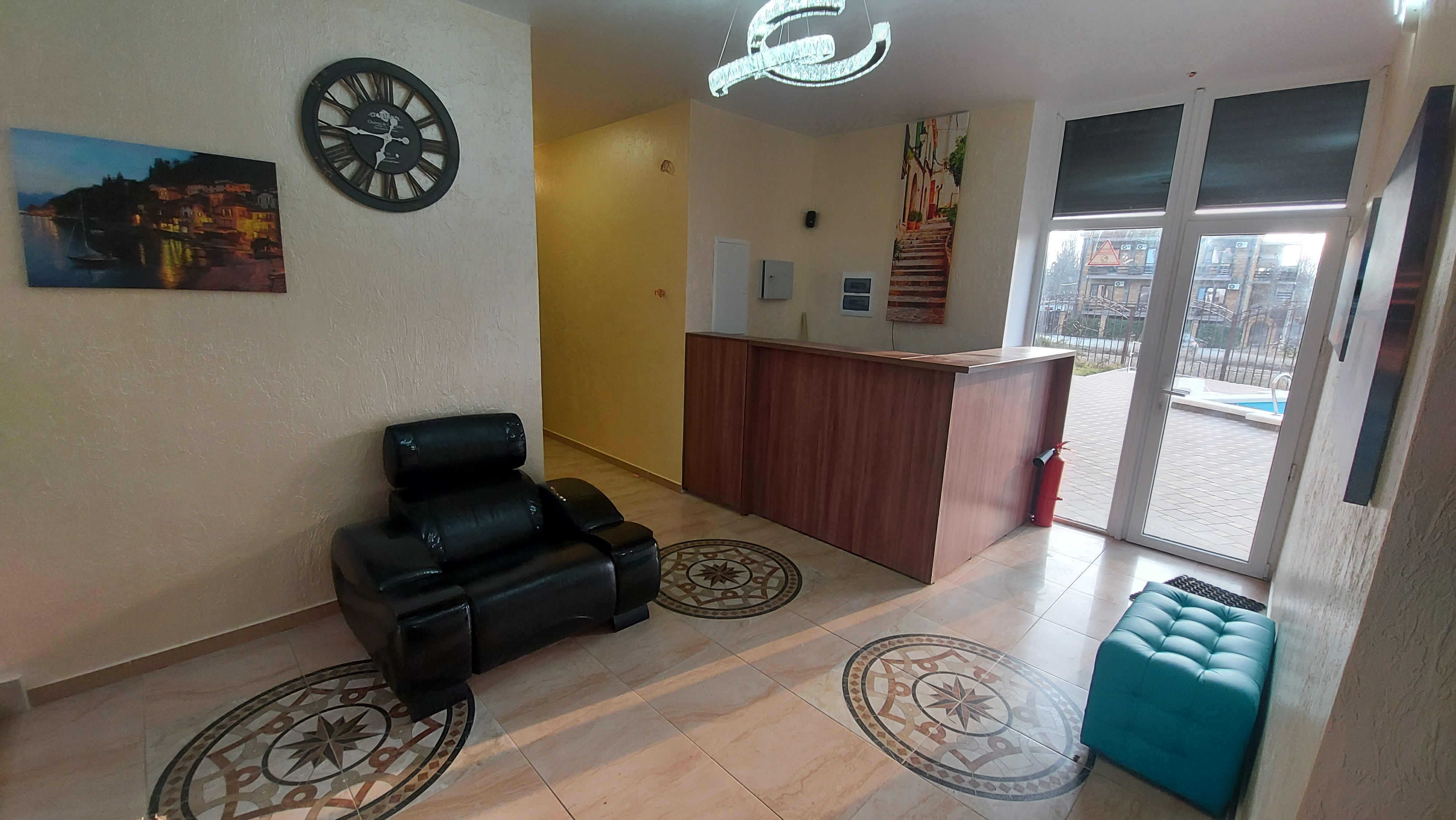 Фото отеля 2