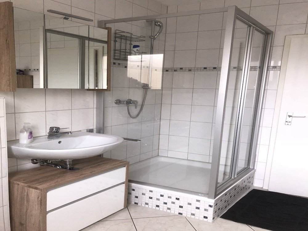 Фото Fewo Reutlingen Heinestrasse Dg