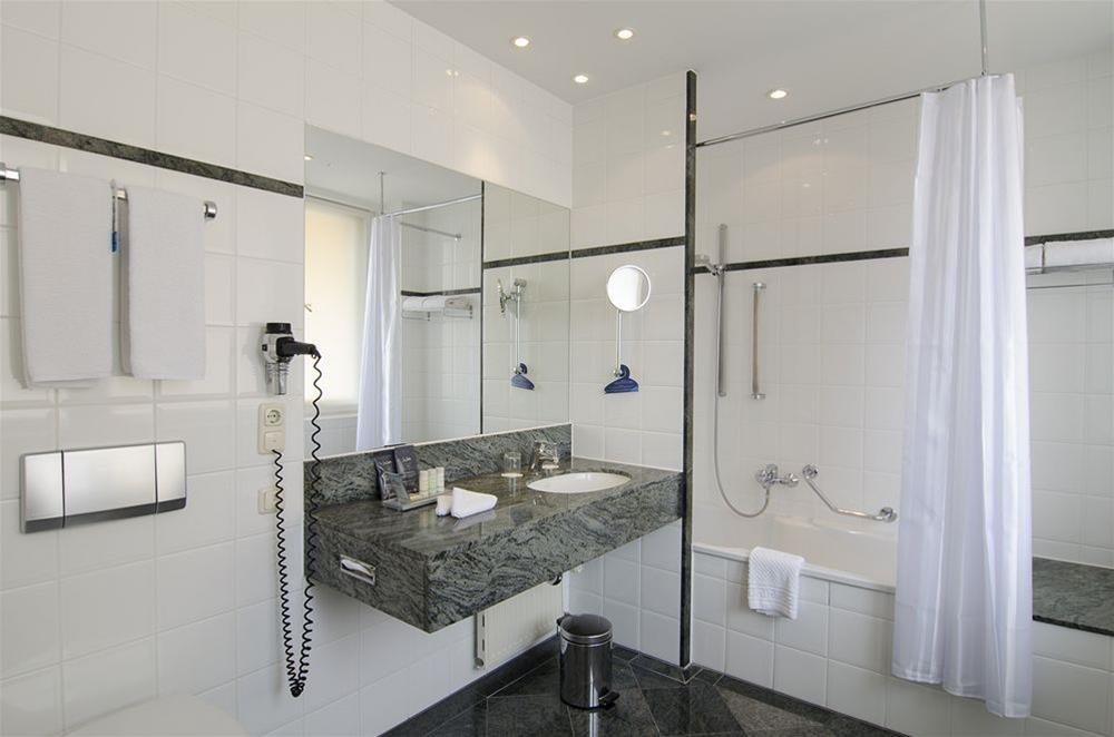 Фото Radisson Blu Schwarzer Bock Hotel