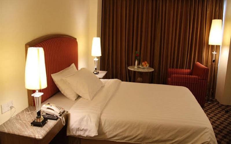 Фото Hotel Swiss Garden