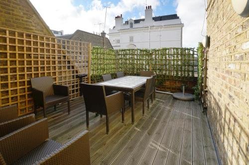 Фото Queensgate Court