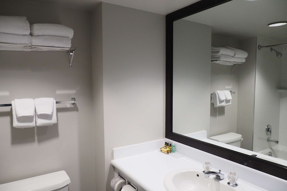 Фото Best Western Plus Vancouver Airport Hotel