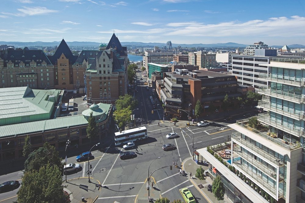 Фото DoubleTree by Hilton Hotel & Suites Victoria