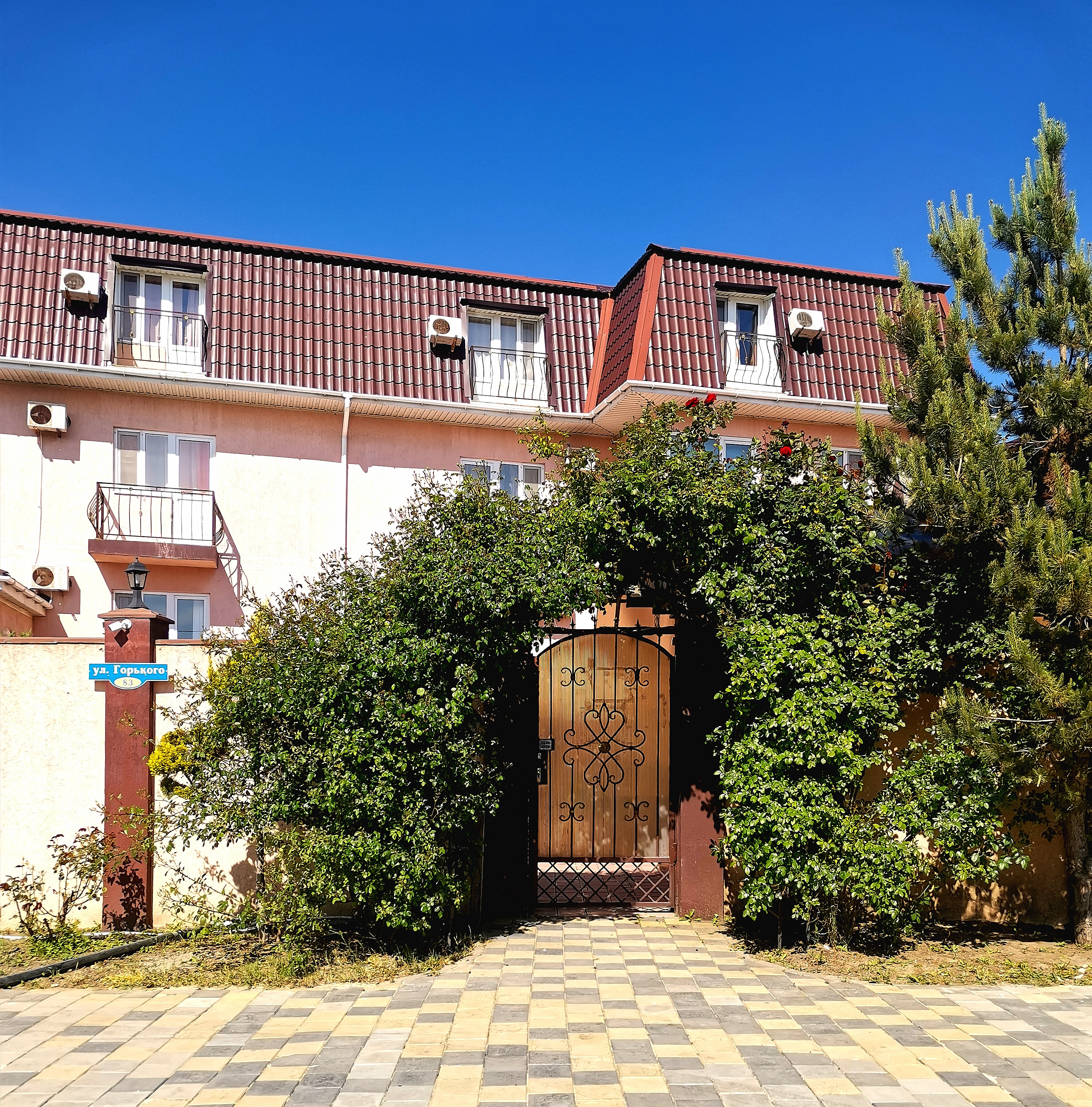 Фото отеля 1