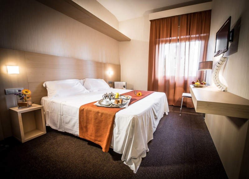 Фото отеля 2