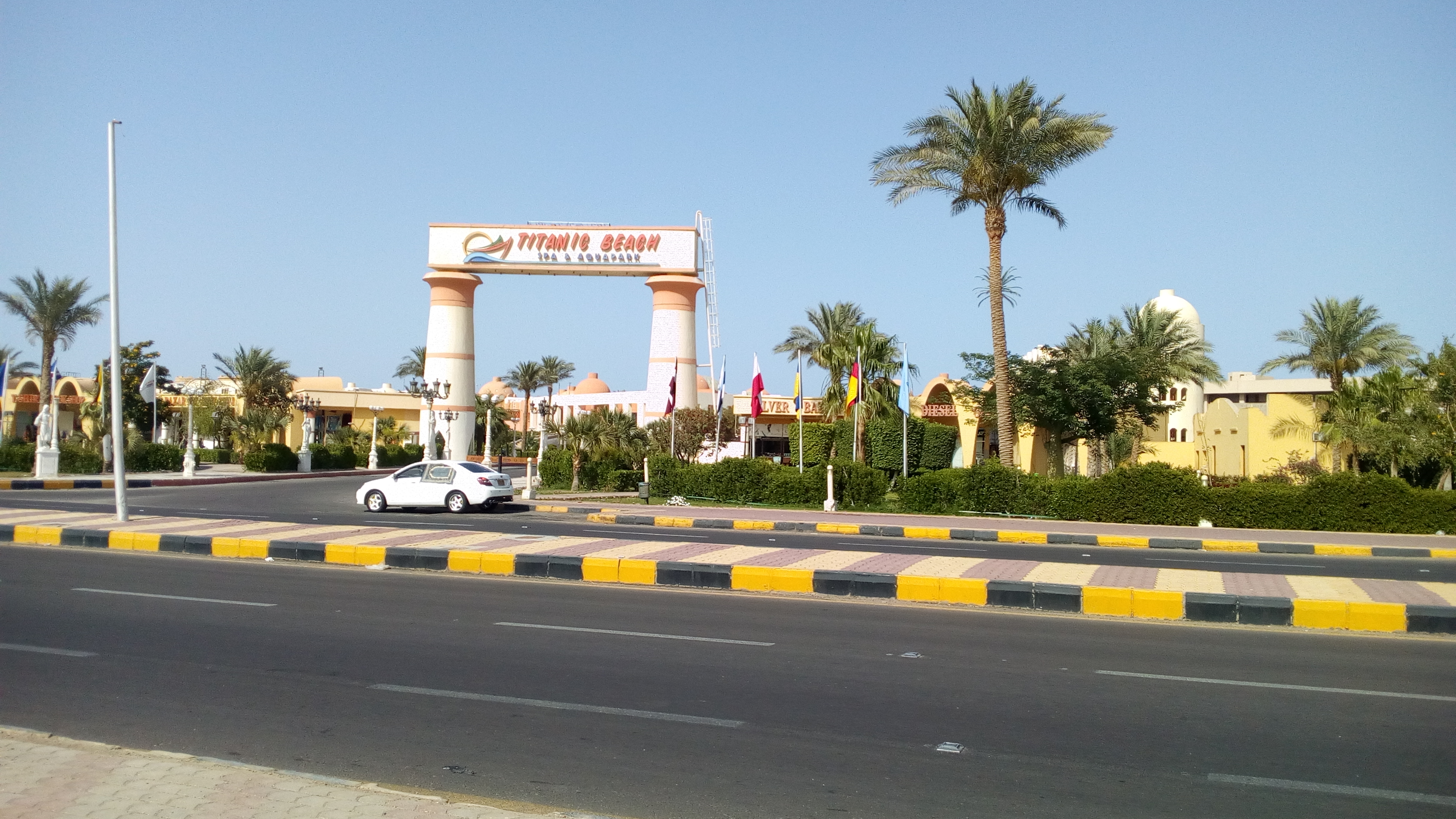 Фото Titanic Beach