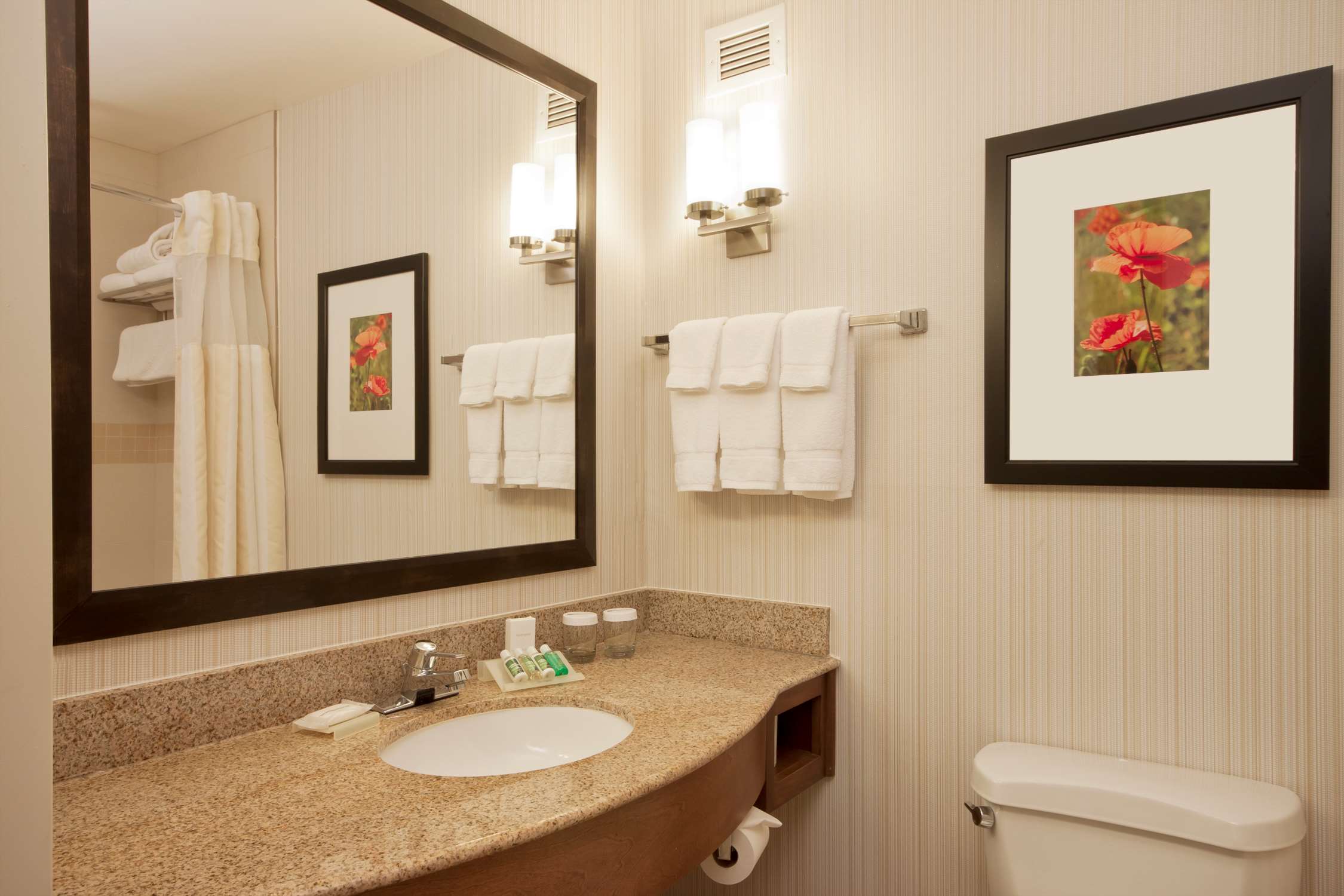 Фото Hilton Garden Inn Fort Worth Fossil Creek