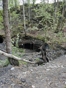 Abandoned shungite adit (Republic of Karelia, Medvezhyegorskiy rayon, derevnya Shunga, Naberezhnaya ulitsa), landmark, attraction