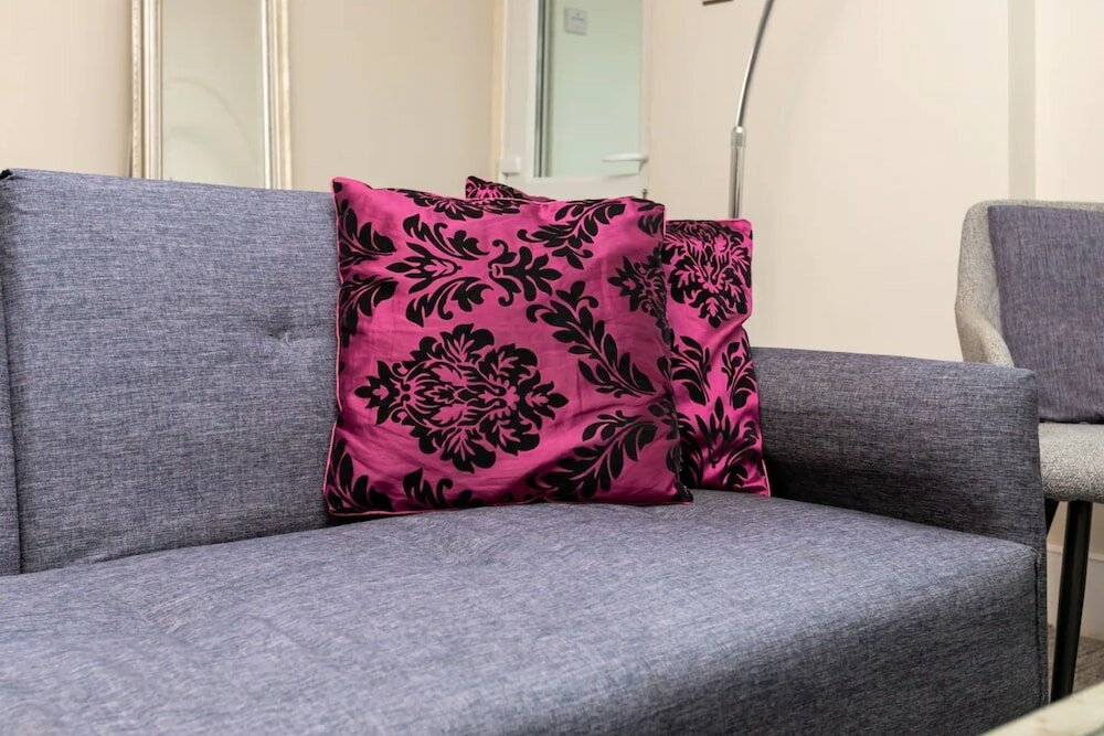 Фото Spacious 1 Bedroom Garden Flat Near King's Road