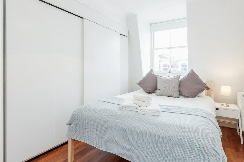 Фото Bright stylish Nott Hill apart sleeps 6