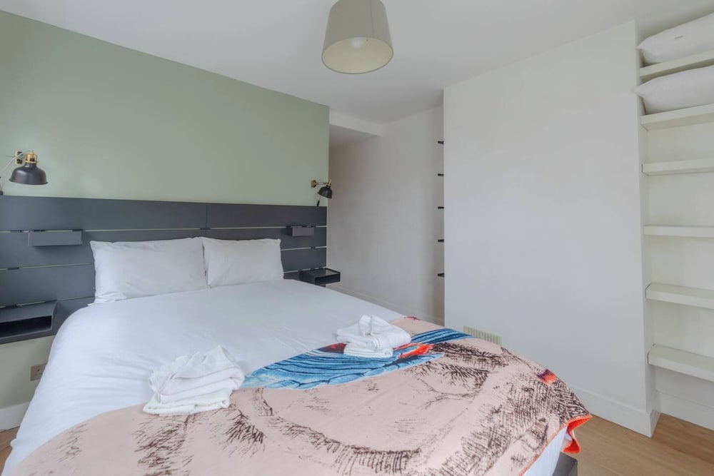 Фото Chic & Contemporary 3bd Flat - Barnes!