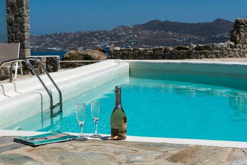 Гостиница Elegant villa with ocean views & 2 pools