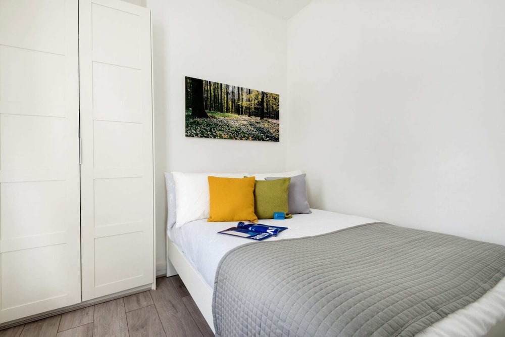 Фото Earl's Court Ongar Road Apartments by Flying Butler