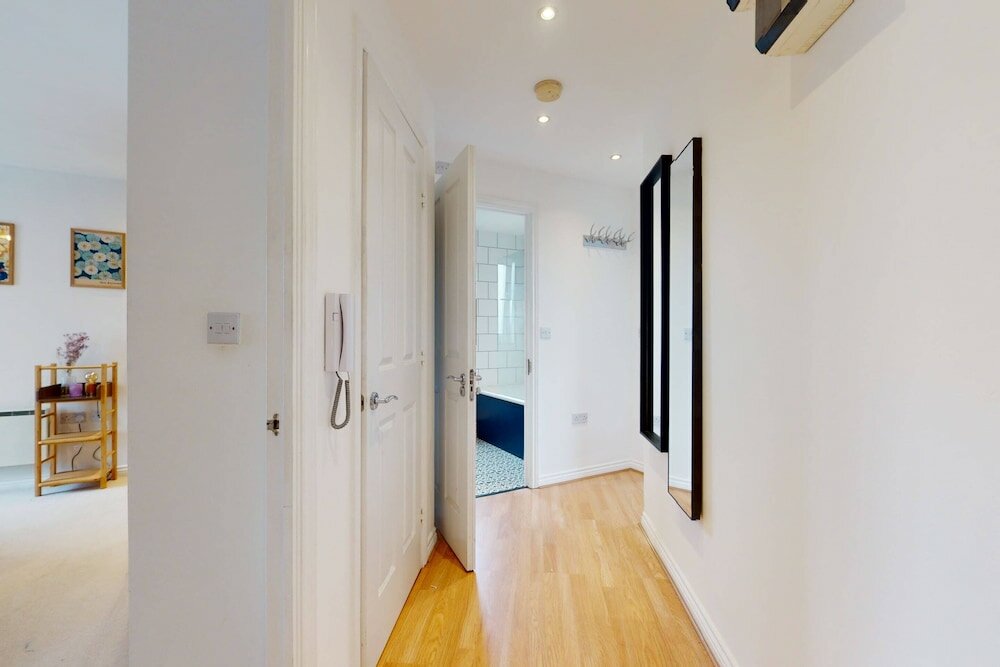 Фото Cozy Hackney Apartment