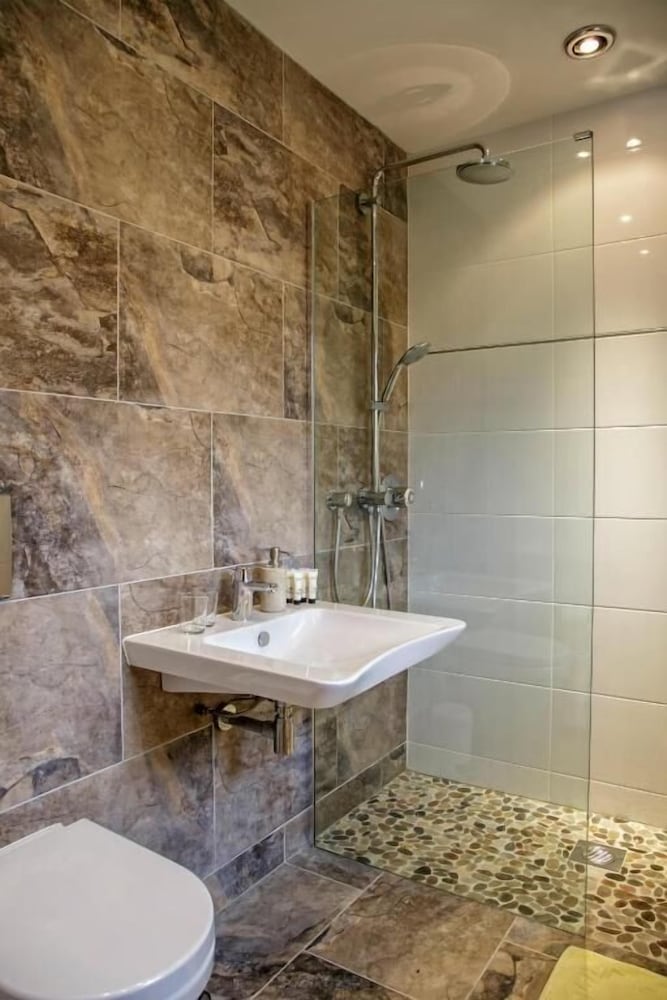 Фото Canada Lodge and Lake