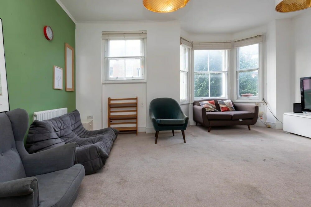 Фото Spacious 5 Bedroom Home in Camden