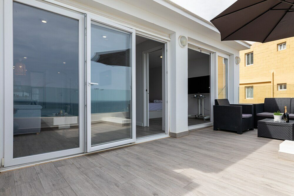 Фото Sea View Apartment 2 Min Walk From the Beach