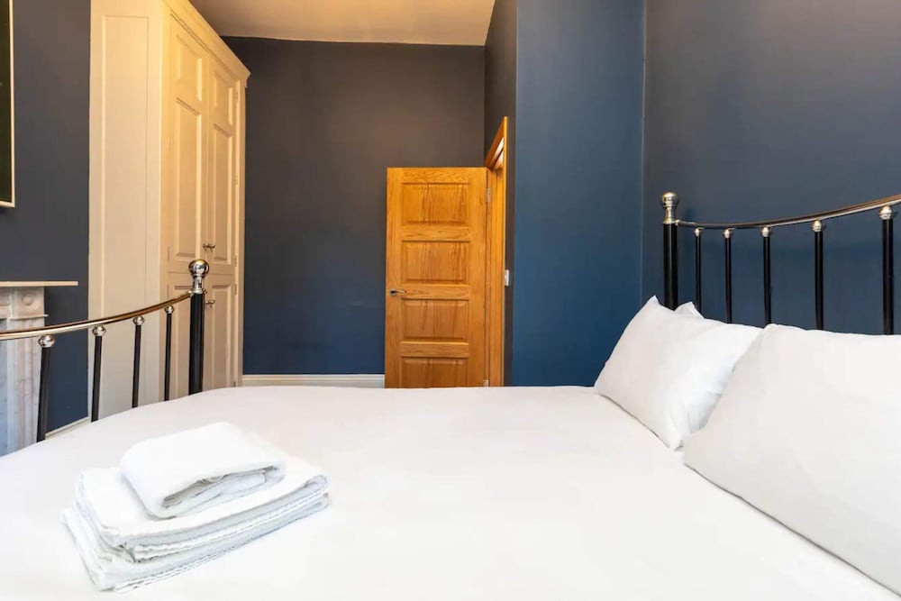 Фото Charming 2 Bedroom House in Angel