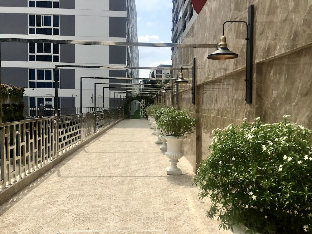 Фото Luxury Apartments in Grand Avenue