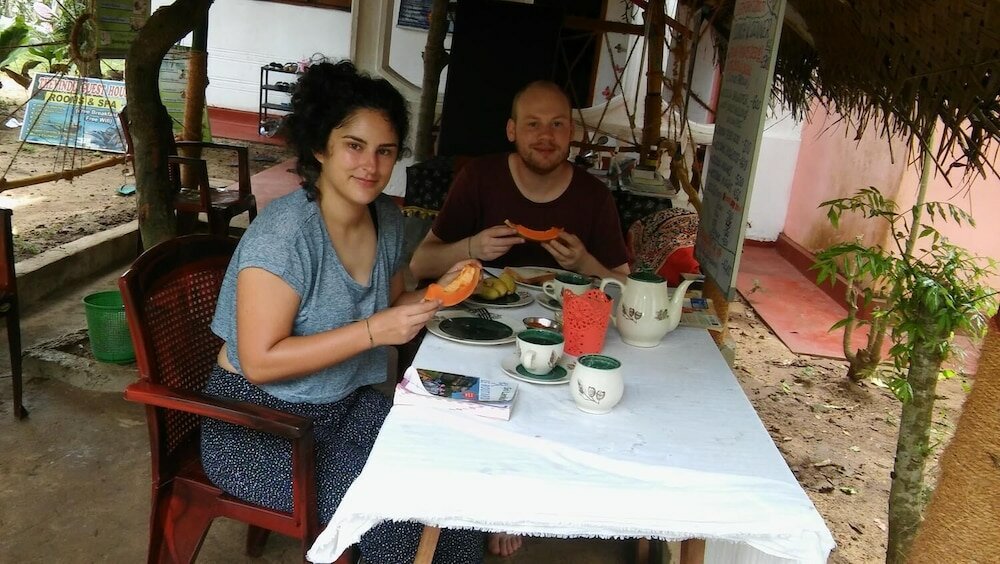 Фото Thevindu guest & red mud resturent